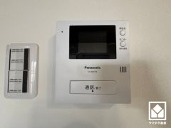 突然の来訪時でも安心なモニター付きインターホンを完備。お留守番中のお子様でも簡単に来訪者の確認ができます。