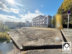 落ち着いた色合いと直線的な美しさが調和したモダンな外観。帰るたびに安心感を感じられる佇まい。