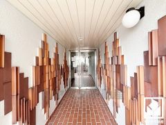 上質な素材と洗練されたデザインが織りなすエントランス。住まう人の誇りを感じさせる、優雅な迎えの空間。