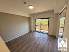 明るい光の差し込むLDKはゆったりとした家族団欒の場に。