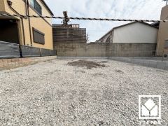 「難波小学校」まで徒歩5分。低学年のお子様も安心して通学していただけます。