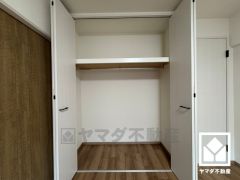 クローゼットは奥行きがあるので、収納力も申し分ありません。