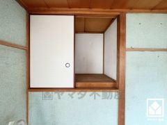 押入にはお客様用の座布団や寝具も収納可能です。