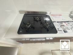 毎日の料理がもっとスムーズに。便利な3口コンロ付きキッチン。