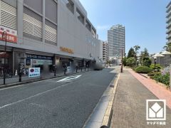 「潮小学校」まで徒歩9分。低学年のお子様も安心して通学していただけます。