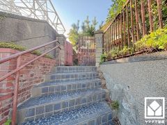 「セブンイレブン西宮北夙川通り店」まで徒歩6分、「コープ苦楽園」まで徒歩10分など、お買い物施設が徒歩圏内に複数あり便利な住環境です。