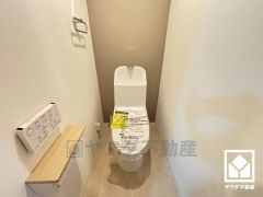 温水洗浄便座付きで、季節を問わずいつでも温かい便座をお使いいただけます。