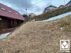 北側に甲山がそびえる緑豊かな景観です。ふもとには「兵庫県立甲山森林公園」が整備されており、ハイキングやピクニック、バードウォッチングなどのレジャーもお楽しみいただける住環境です。