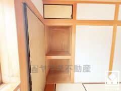 押入にはお客様用の座布団や寝具も収納可能です。