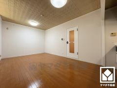 心地よい空間が広がるリビングで、家族みんなが快適に過ごせる時間を提供。