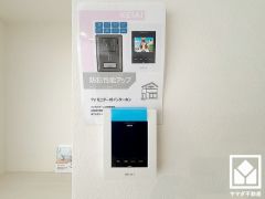 突然の来訪時でも安心なモニター付きインターホンを完備。お留守番中のお子様でも簡単に来訪者の確認ができます。