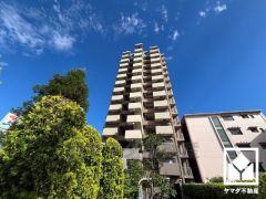 浴室はボタン1つで自動でお湯張りができるオートバス機能付き。