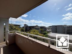 7階建て3階部分で前面に視界を遮る高い建物がなく、開放的な景色が広がります。