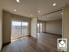 リビングに隣接する引き戸のお部屋で、約22帖の大空間として一体利用も可能です。