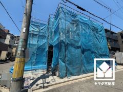玄関扉には複雑な構造で防犯性の高いディンプルキーを採用しています。セキュリティ対策もばっちりの住宅です。