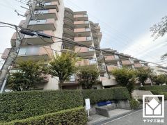 1日の疲れを癒す浴室でゆったりリフレッシュ。小窓が付いているので明るく、こもりがちな湿気もすぐ取り除くことができます。