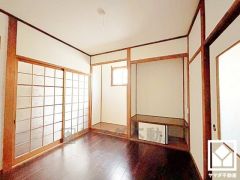 床の間や仏間がございます。和の趣を大切にしながら、現代のライフスタイルにも調和する美しい和風の洋間。シンプルで洗練された空間が、暮らしに心地よいゆとりをもたらします。