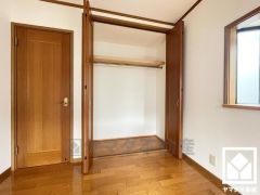収納付きなので、スッキリとした空間を維持できます。
