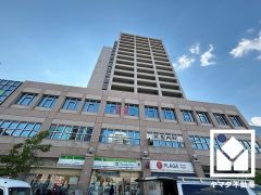 1・2階部分には店舗があり、隣接する「フレンテ西宮」と渡り廊下で繋がっています。