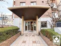 安心と快適を兼ね備えたエントランス。オートロック＆宅配ボックス完備で、暮らしの利便性を高めます。