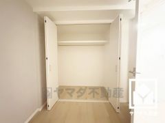 新たに家具を買わなくても良いので、ハンガーパイプ付きのクローゼットは嬉しいですね。