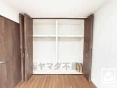 新たに家具を買わなくても良いので、ハンガーパイプ付きのクローゼットは嬉しいですね。