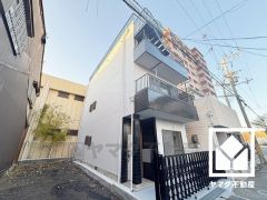 南側隣地（更地）とのセットです。駐車場や物置、ガーデニングや家庭菜園が可能なお庭スペースなど自由にご利用いただけます。