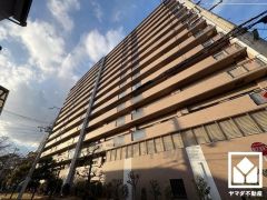 屋内駐輪場・バイク置き場も完備しており、雨や風、直射日光からお乗り物を守ることができます。門扉付きで、盗難やいたずらを防止します。