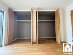 大きなクローゼットなので整理整頓しやすいです。