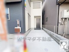 駐車スペース確保。玄関のそばで荷物の上げ下ろしができるので便利です。