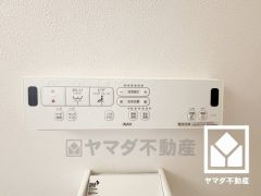 温水洗浄便座付きで、季節を問わずいつでも温かい便座をお使いいただけます。