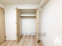 新たに家具を買わなくても良いので、ハンガーパイプ付きのクローゼットは嬉しいですね。