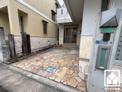 室内洗濯機置場がございますので、天候に左右されず洗濯していただけます。