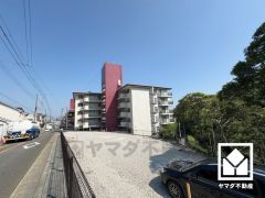 玄関にはたっぷりの収納スペースを完備。家族の靴もしっかり収納できるので、玄関がいつも片付き、気持ちよくお客様を迎えられます。