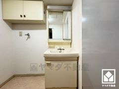 収納付き洗面台の為スッキリお使い頂けます。