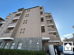 廊下にも収納があり、住空間を広々お使いいただけます。