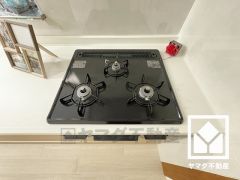 毎日の料理がもっとスムーズに。便利な3口コンロ付きキッチン。