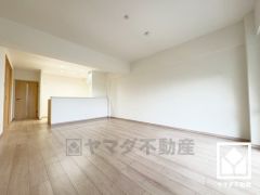 心地よい空間が広がるリビングで、家族みんなが快適に過ごせる時間を提供。