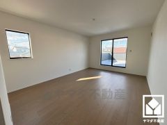 2面採光の3階洋室。明るい陽光がたっぷり差し込む心地よい生活空間です。