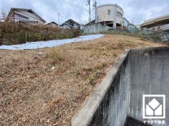 阪急西宮駅前の市街地へも車で10分ほどで出られます。車での移動がしやすく、閑静な住環境と都市生活の利便性を両立した立地です。