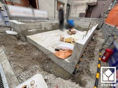 1階の階段下や、2階・3階の廊下にも収納スペースがあり、住空間を広々お使いいただけます。