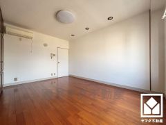 4階洋室です。独立した居室なのでプライベートな時間をゆったり過ごせそうです。