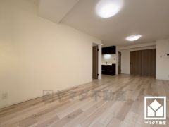 広々17.5帖のLDKが魅力。家族全員がリラックスできる、ゆったりとした快適リビングで温かい団らんの時間を。