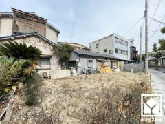 リビングには約4.5帖の和室が隣接しており、畳コーナーとして一体利用も可能です。