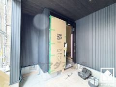 プライバシー・採光に配慮された2階リビングです。家族全員がリラックスできる、ゆったりとした快適リビングで温かい団らんの時間を。