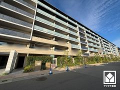 突然の来訪時でも安心なモニター付きインターホンを完備。お留守番中のお子様でも簡単に来訪者の確認ができます。