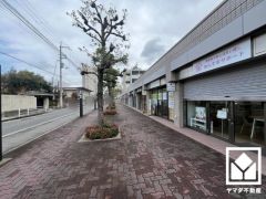 遊具広場や、体育館・陸上競技場など多数のスポーツ設備が整備された「西宮中央運動公園」も徒歩10分圏内にあり、運動もしやすい住環境。2026年2月現在は再整備事業が進められています。