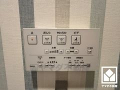 温水洗浄便座付きで、季節を問わずいつでも温かい便座をお使いいただけます。