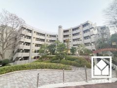 自然と調和するデザインが魅力。四季折々の風景に溶け込む、心地よい住まい。