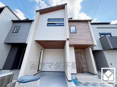 落ち着いた色合いと直線的な美しさが調和したモダンな外観。帰るたびに安心感を感じられる佇まい。